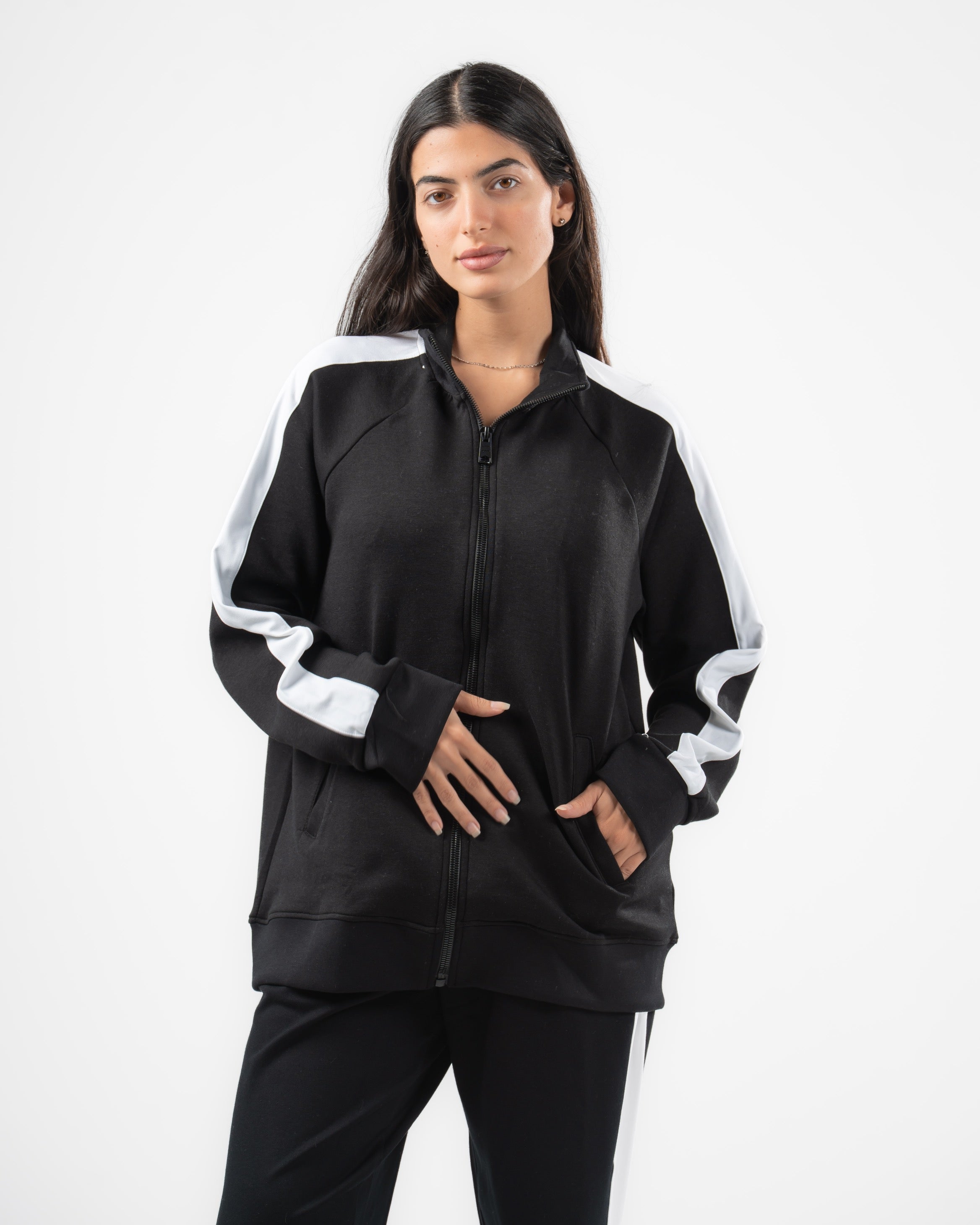 طقم رياضي نسائي