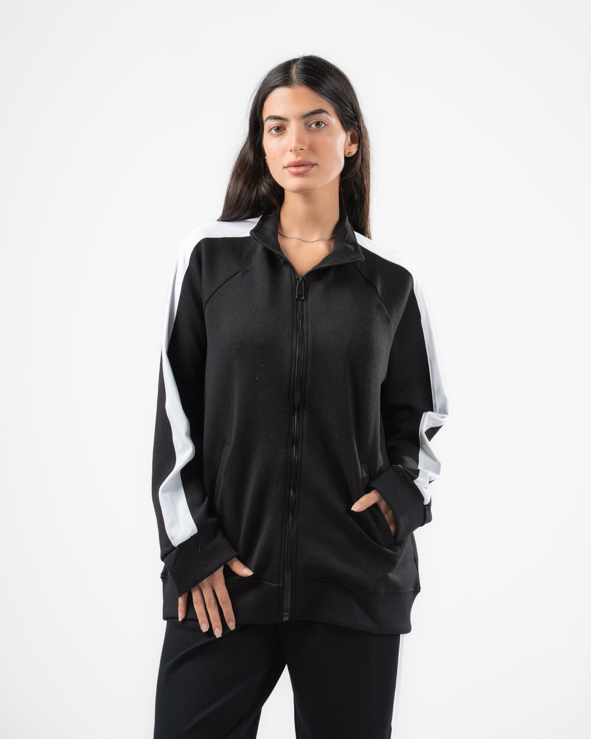 طقم رياضي نسائي