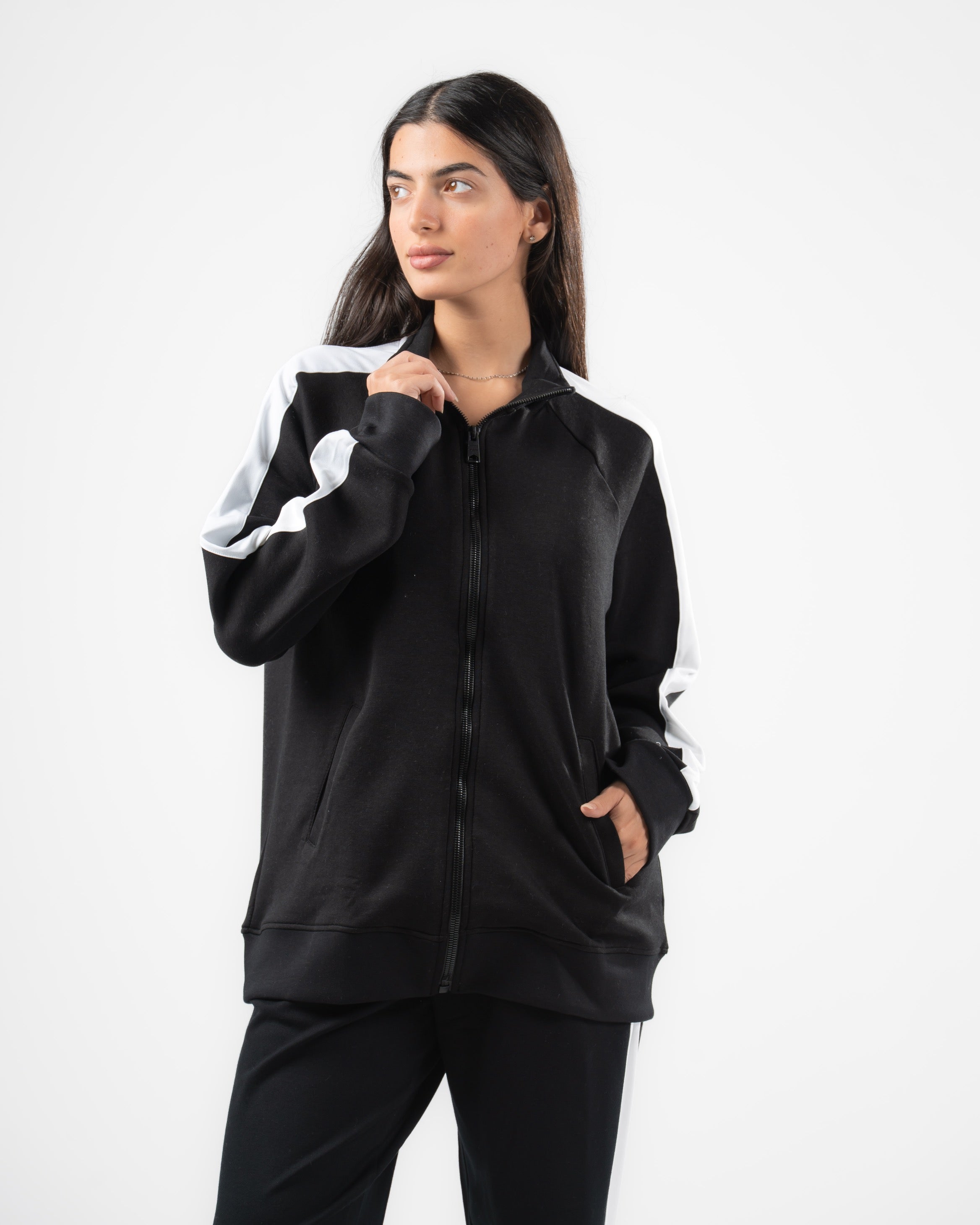 طقم رياضي نسائي