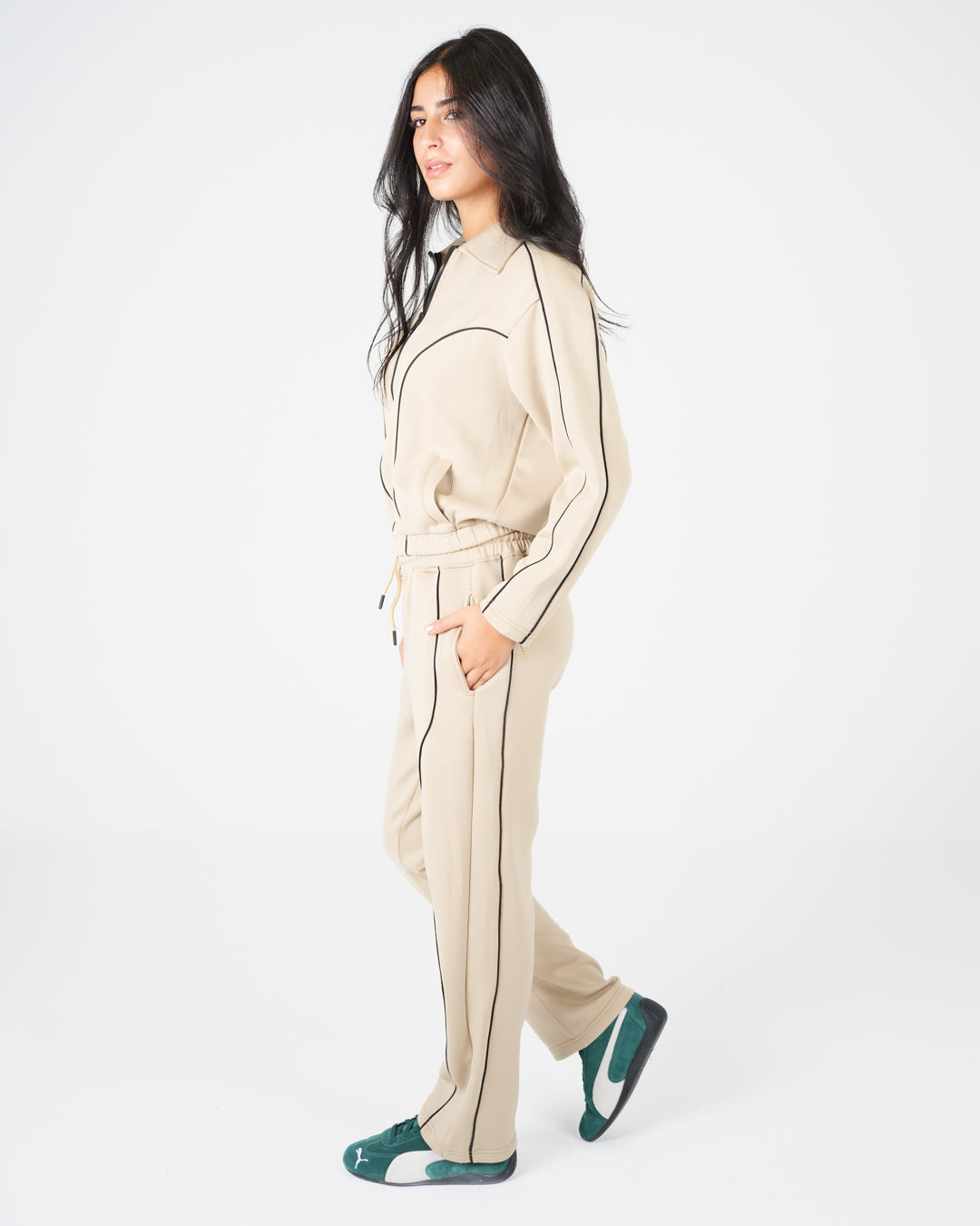 طقم نسائي رياضي