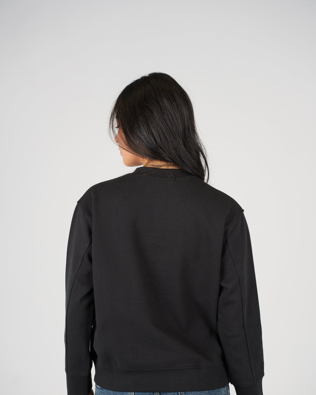 سويت شيرت رجالي برقبة مستديرة وتطريز