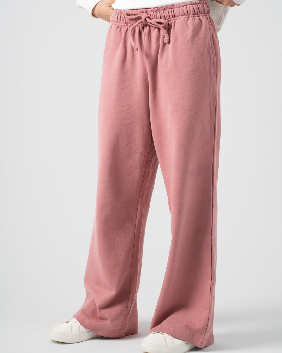 بنطلونات رياضية للبنات