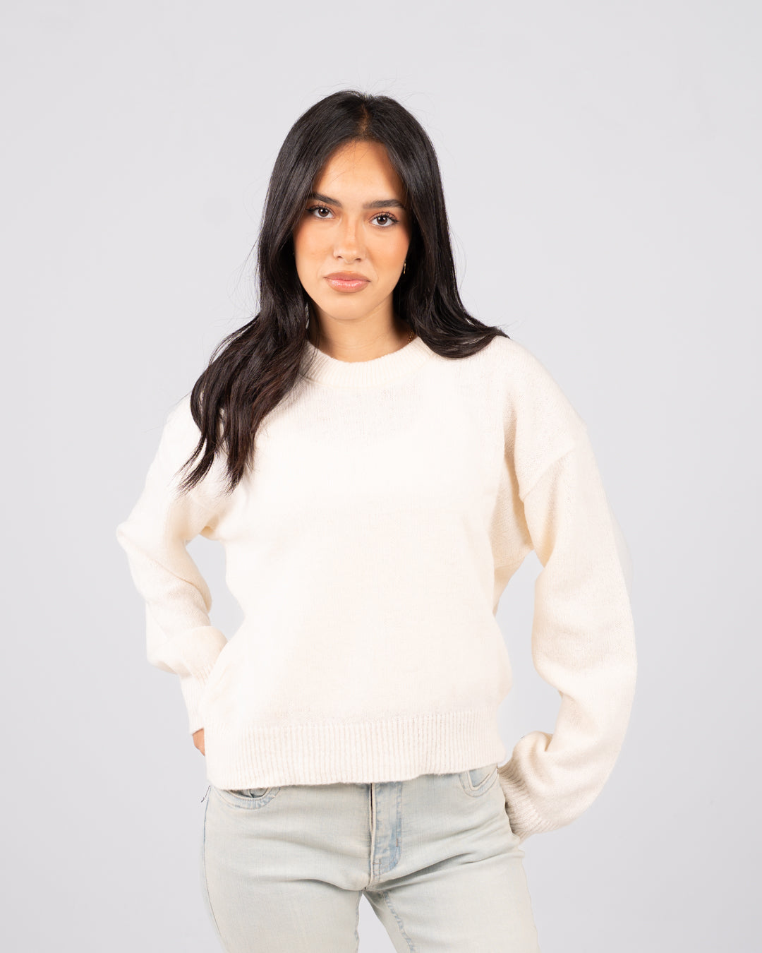 بلوفر نسائي أساسي