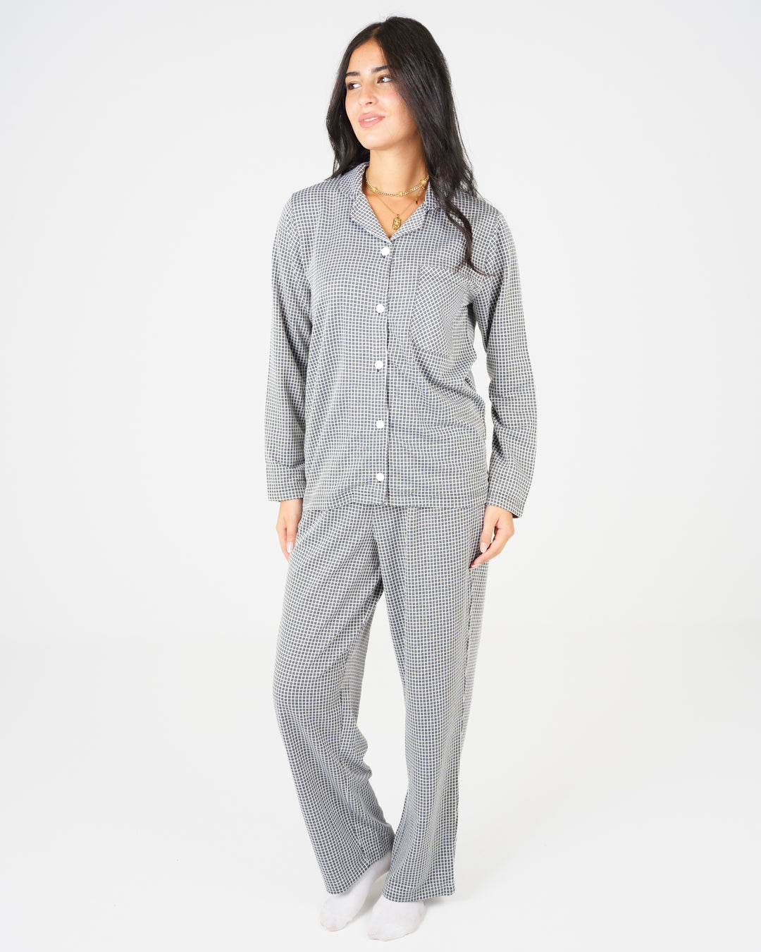 بيجامة نسائية مقلمة