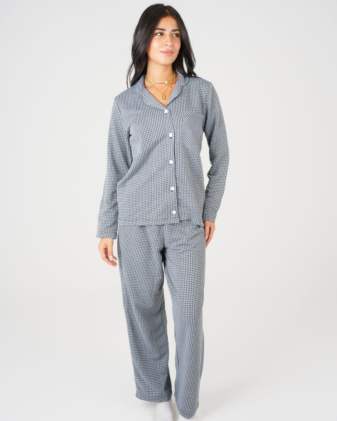 بيجامة نسائية مقلمة