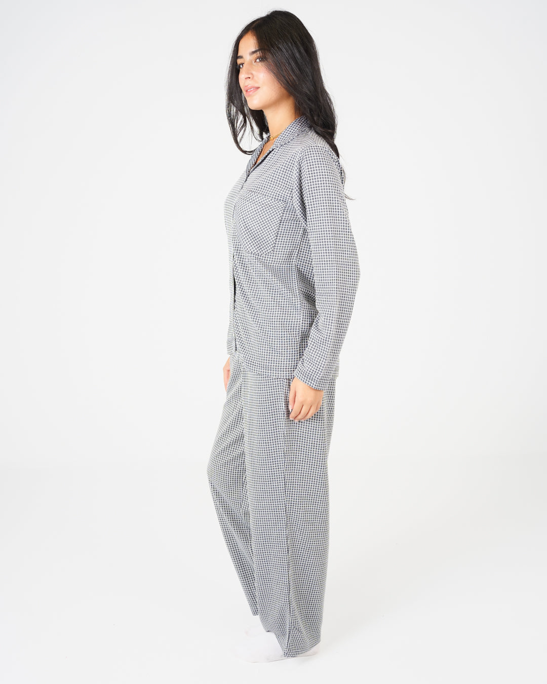 بيجامة نسائية مقلمة