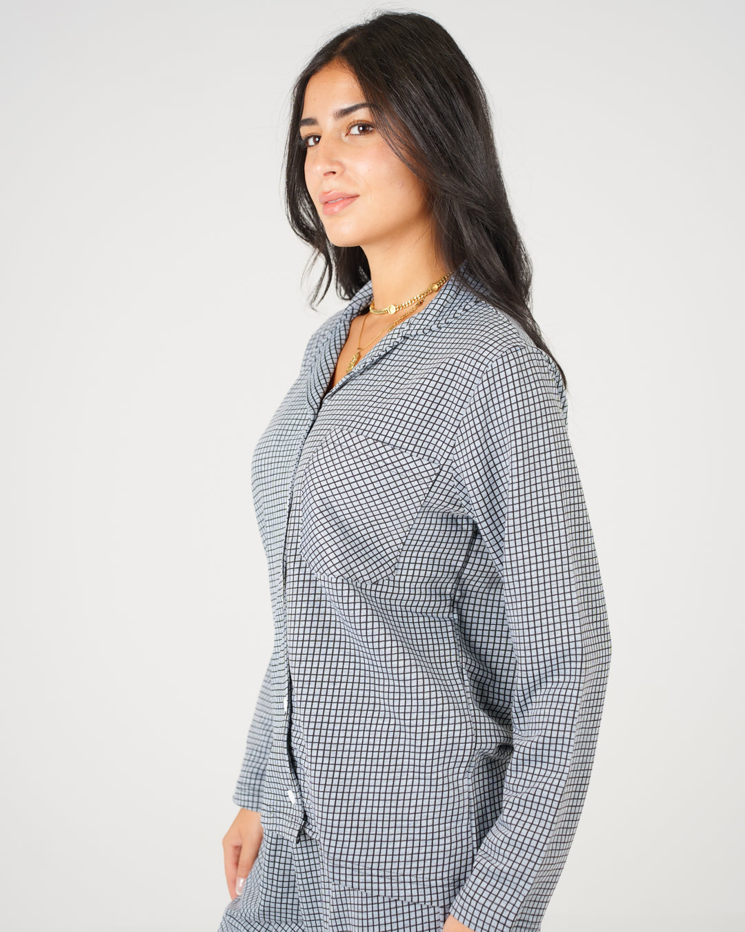 بيجامة نسائية مقلمة