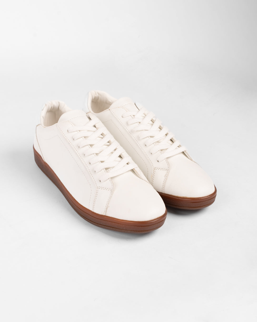 أحذية رياضية مسطحة للرجال