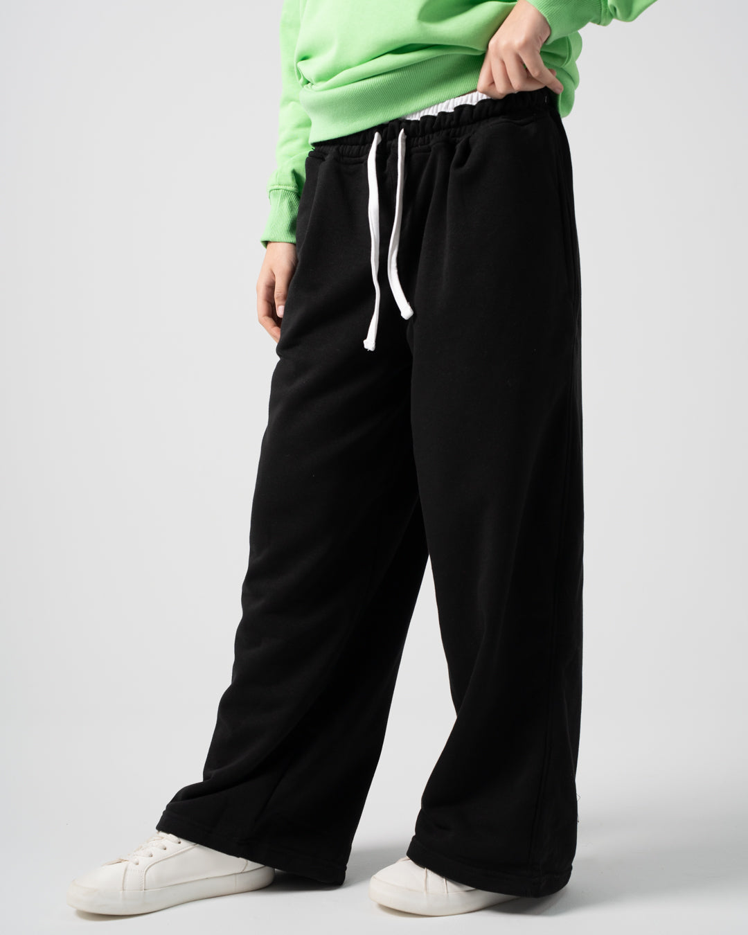 بنطلونات رياضية للبنات