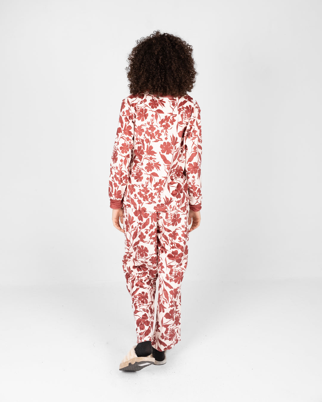 بيجامات شتوية مزخرفة بالزهور