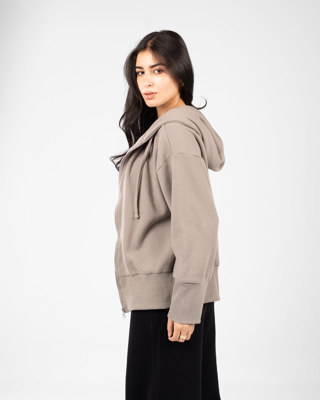 سويت شيرت نسائي أساسي بسحاب