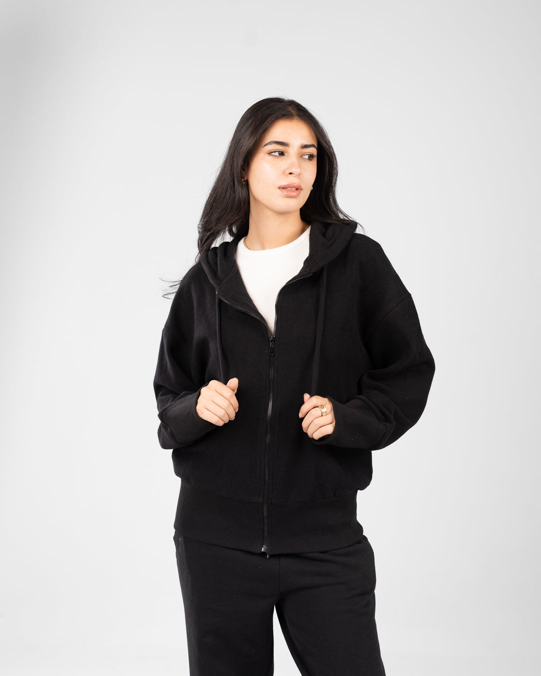 سويت شيرت نسائي أساسي بسحاب