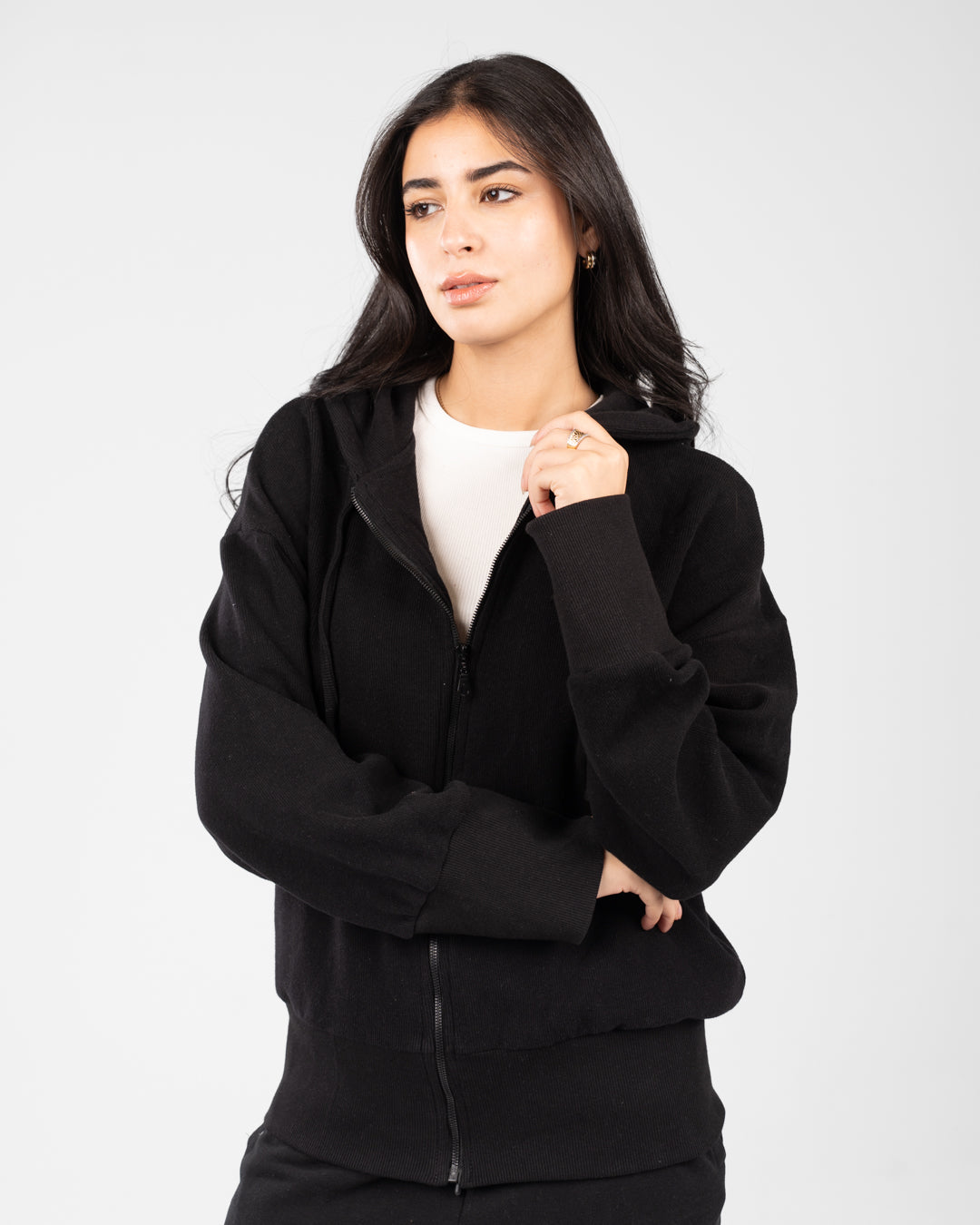 سويت شيرت نسائي أساسي بسحاب