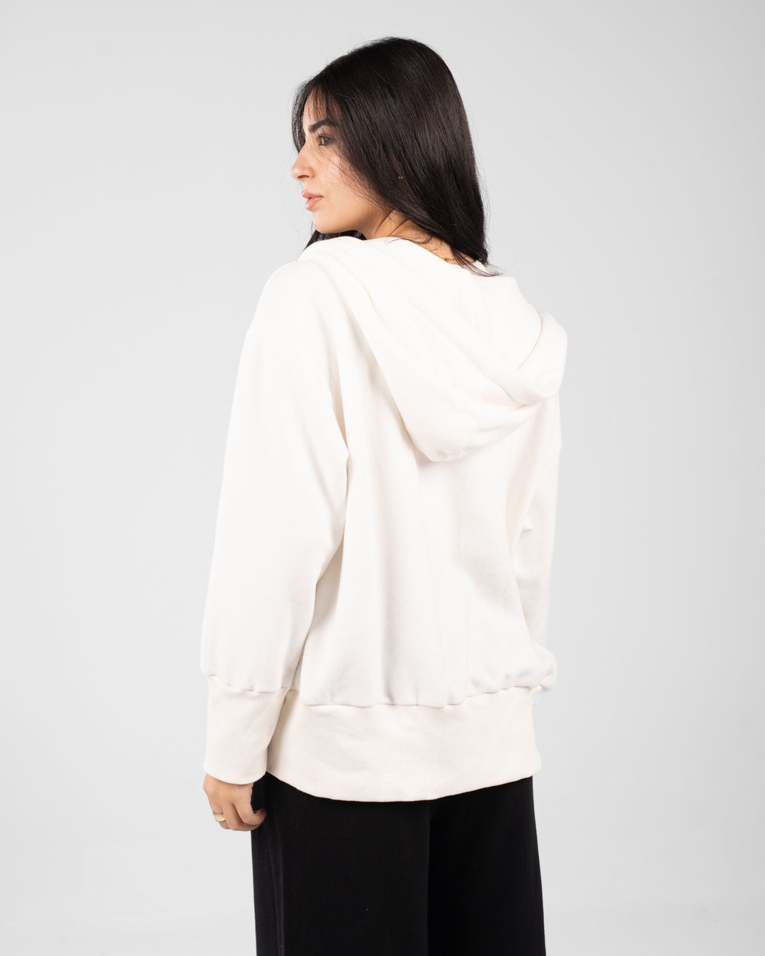 سويت شيرت نسائي أساسي بسحاب