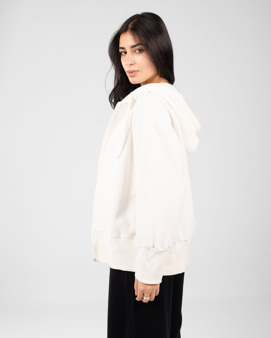 سويت شيرت نسائي أساسي بسحاب