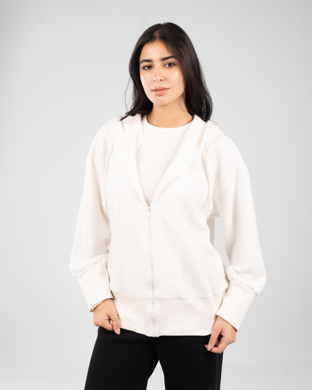 سويت شيرت نسائي أساسي بسحاب