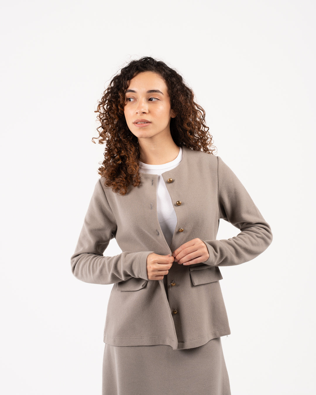 سترة نسائية بأزرار