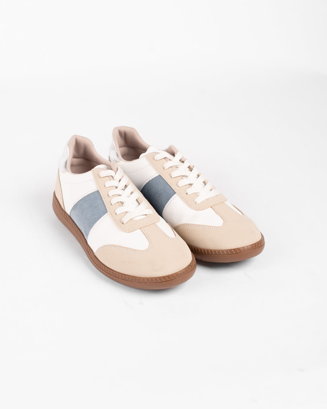 أحذية نسائية مسطحة