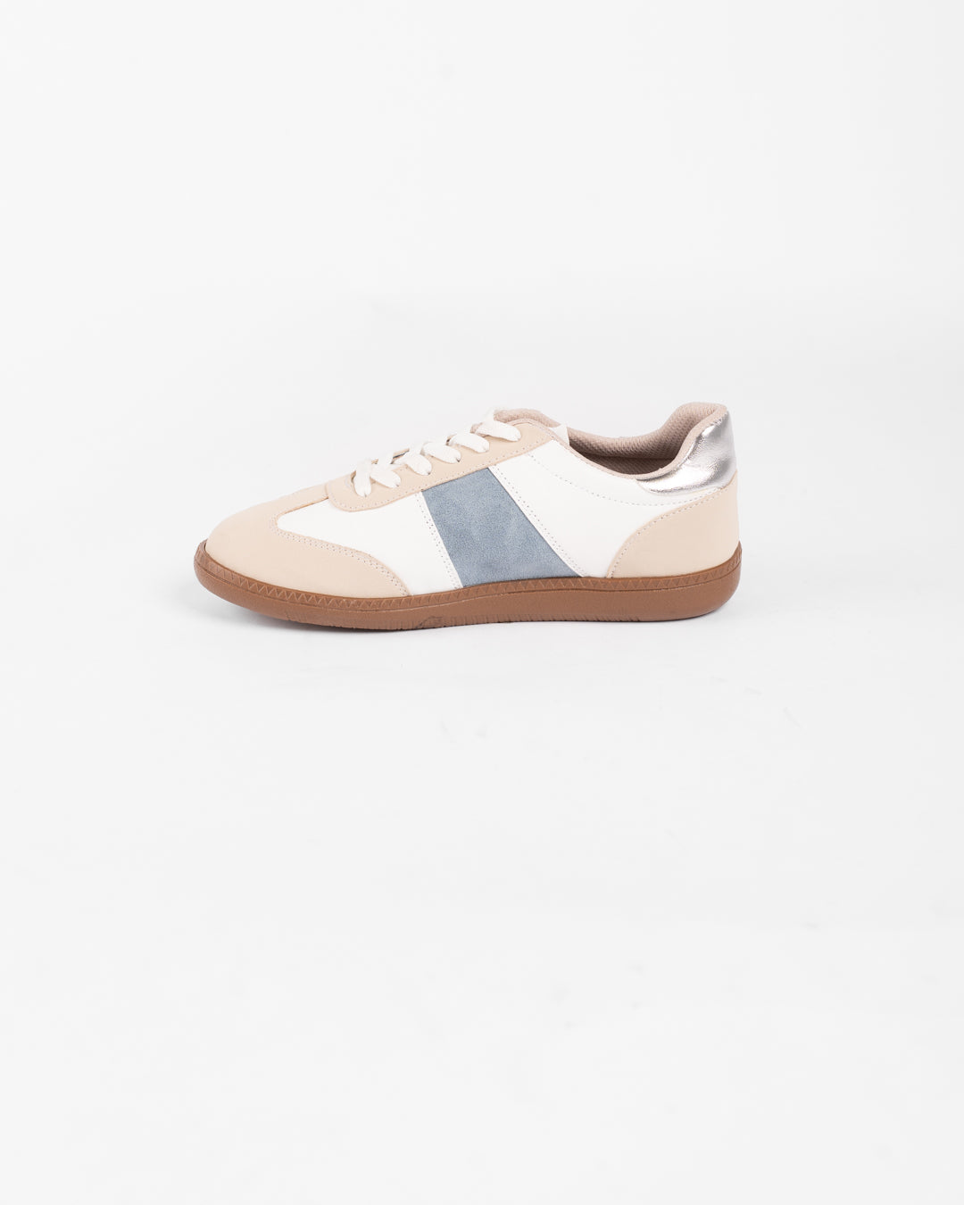 أحذية نسائية مسطحة