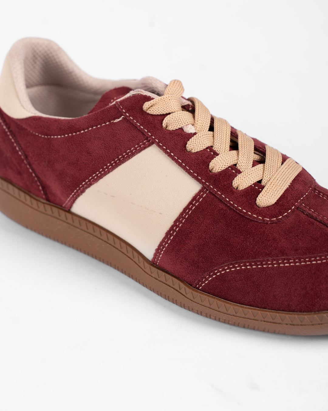 أحذية نسائية مسطحة