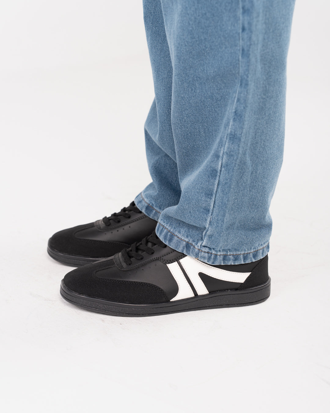 أحذية رياضية مسطحة للرجال