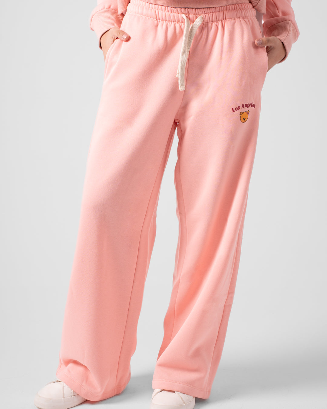 بنطال رياضي واسع الساق