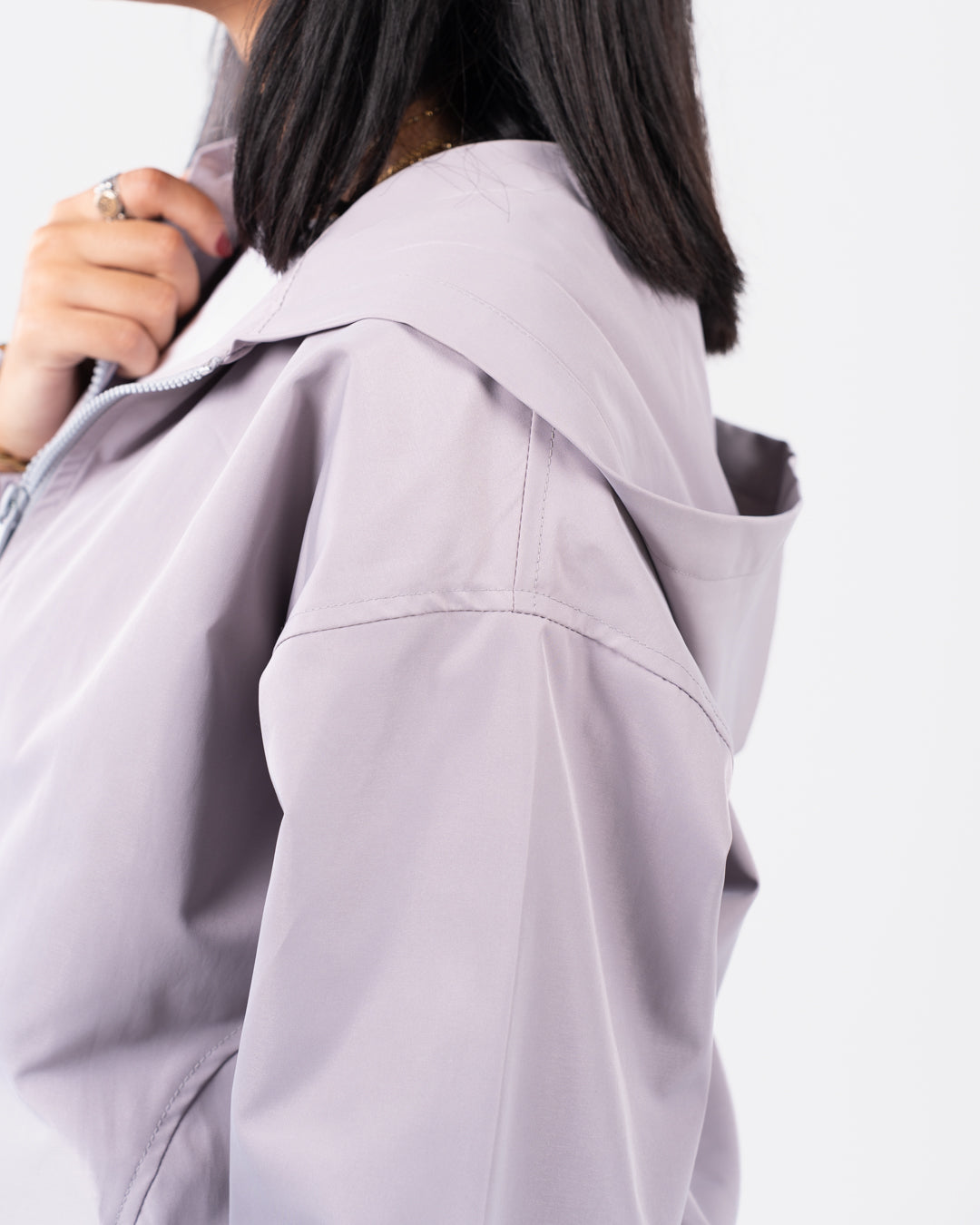 سترة نسائية مقاومة للماء