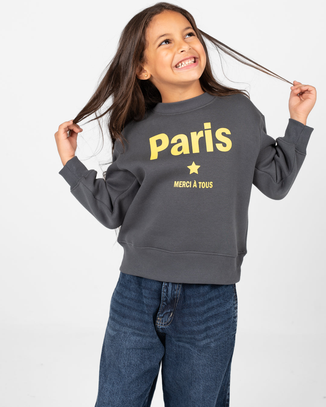 بلوزة برقبة دائرية مطرزة بشعار باريس