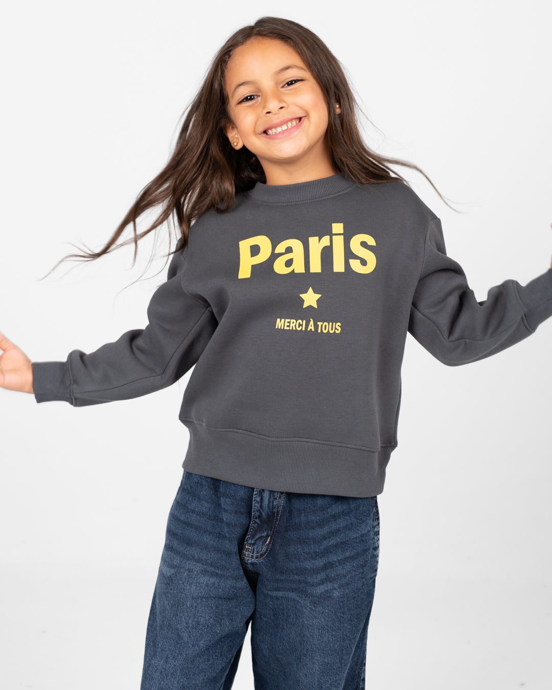 بلوزة برقبة دائرية مطرزة بشعار باريس