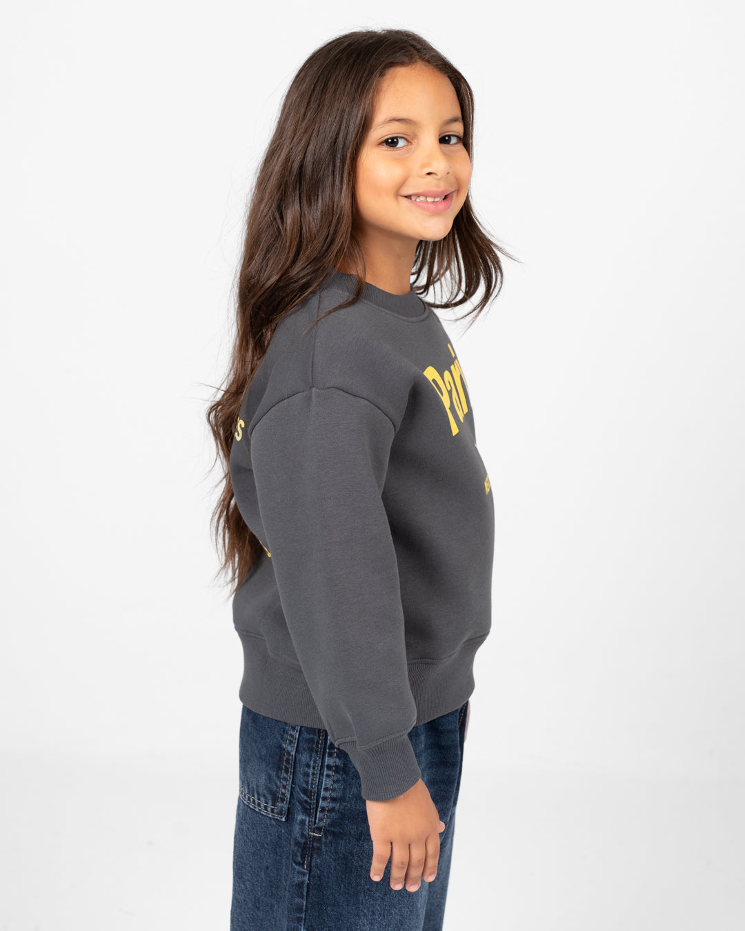 بلوزة برقبة دائرية مطرزة بشعار باريس