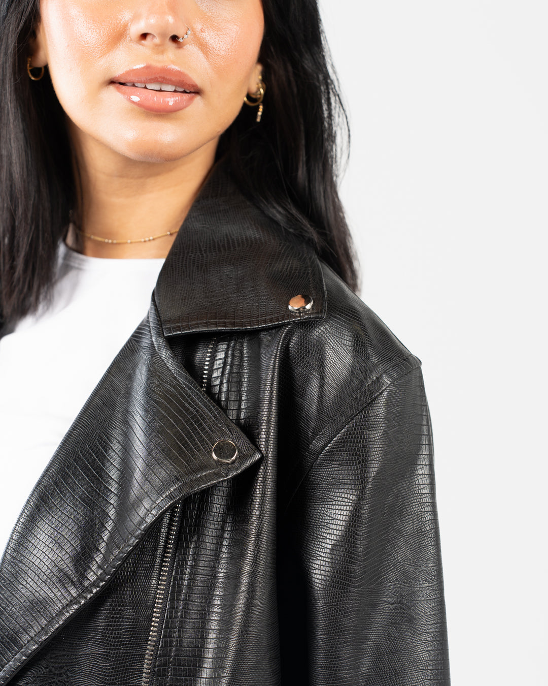 سترة جلدية نسائية