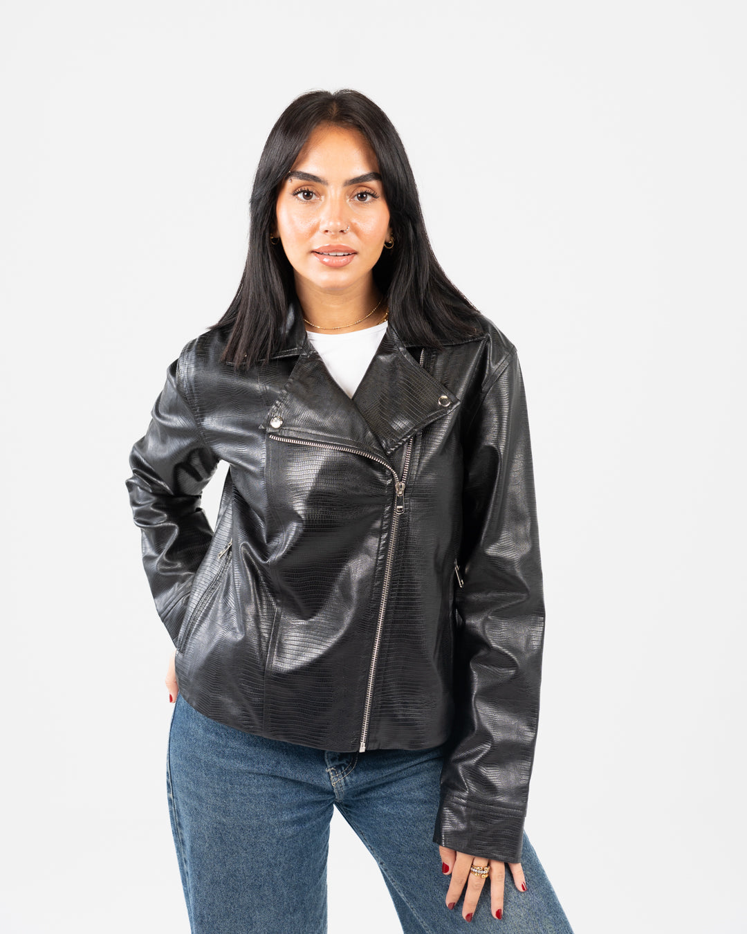 سترة جلدية نسائية