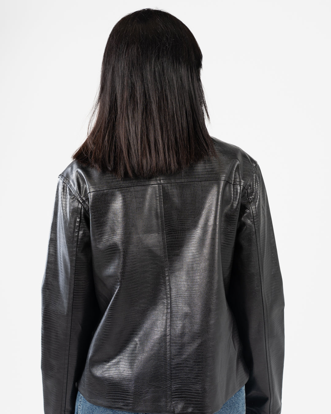 سترة جلدية نسائية