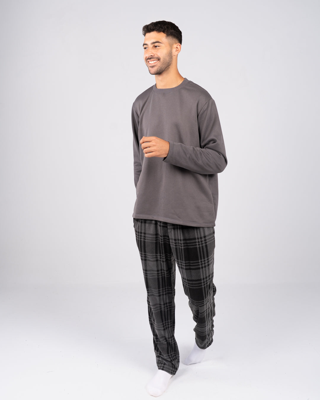 بيجامة رجالية مع بنطلون منقوش