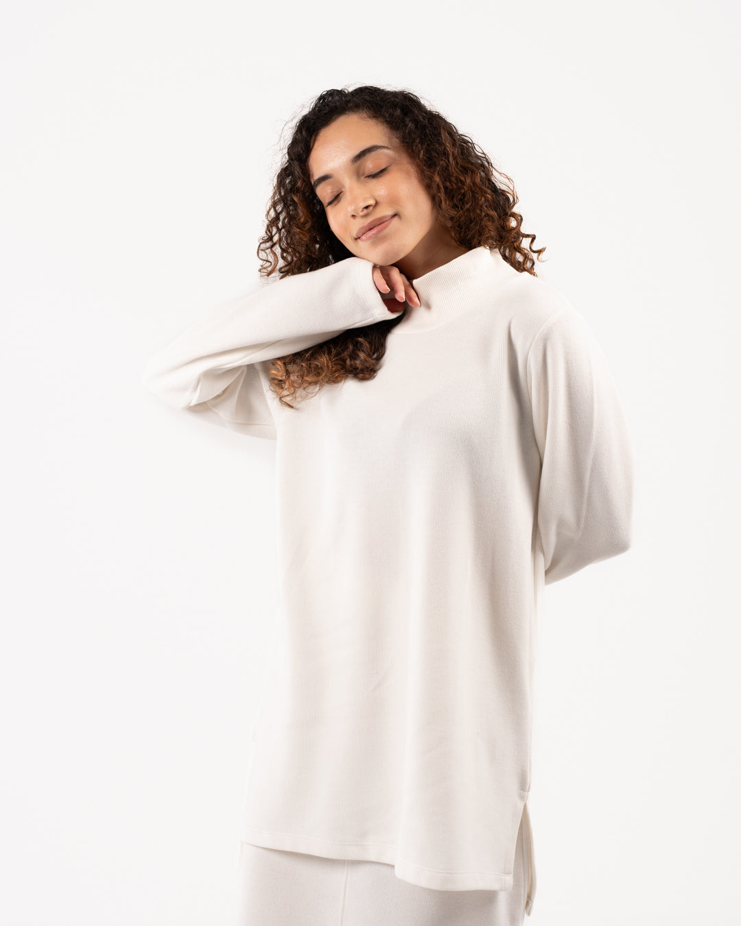 سترة نسائية من الكشمير برقبة عالية