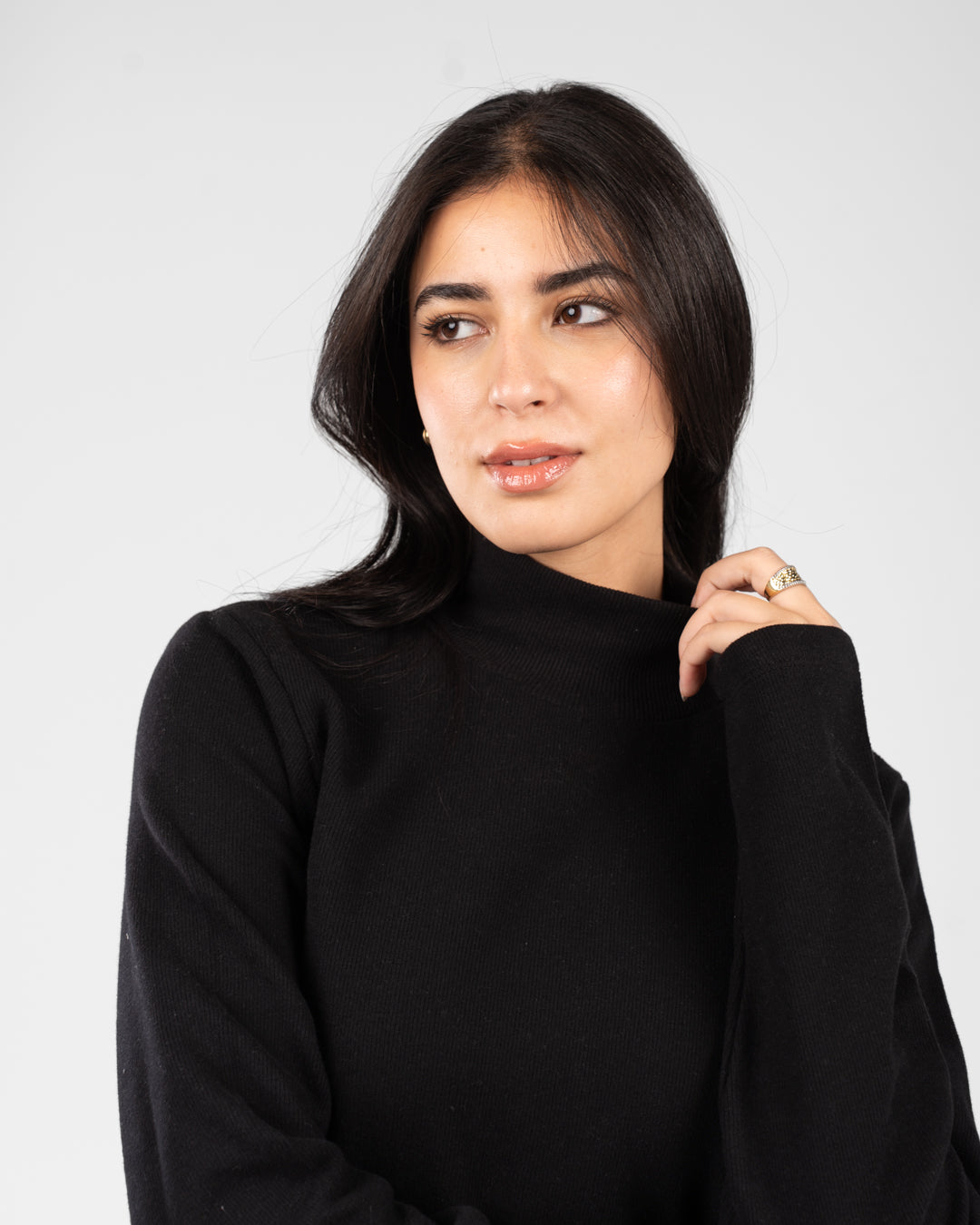 سترة نسائية من الكشمير برقبة عالية