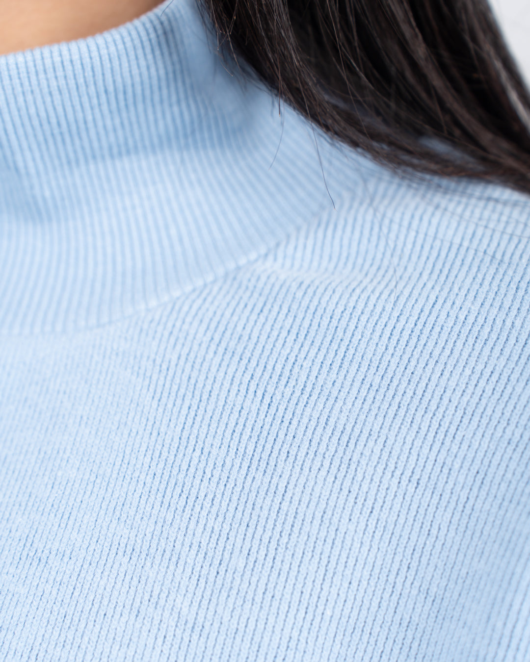 سترة نسائية من الكشمير برقبة عالية