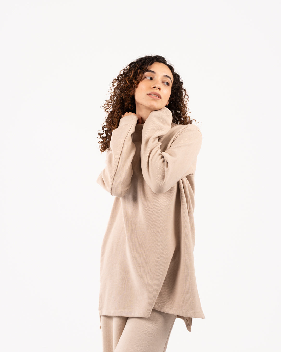 سترة نسائية من الكشمير برقبة عالية