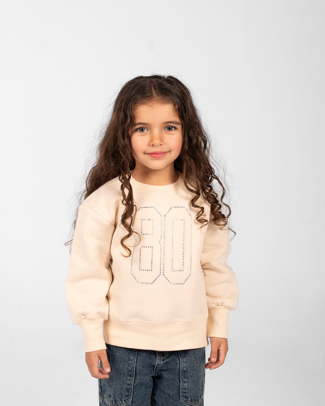 سويت شيرت بناتي برقبة دائرية بطبعة 80