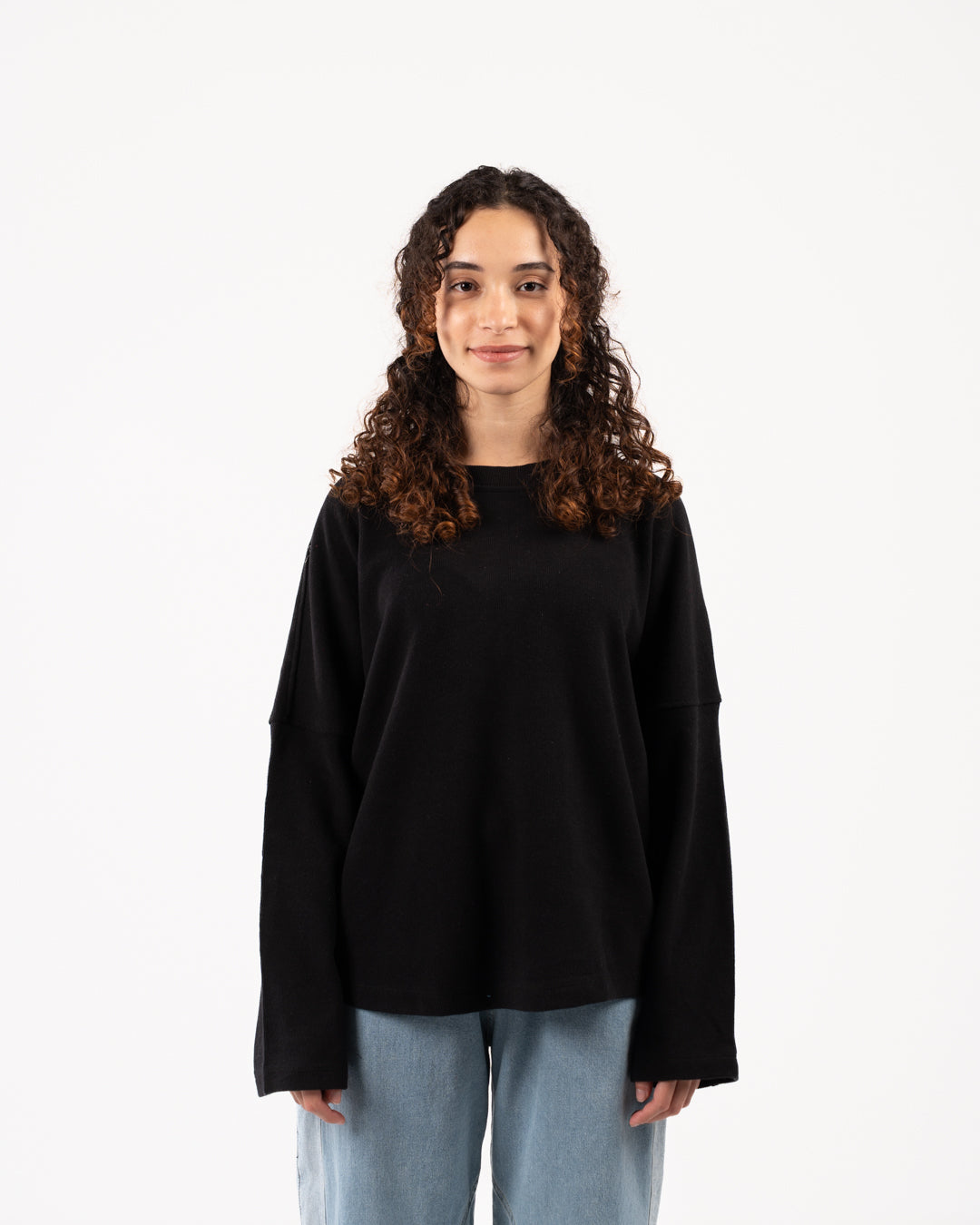 بلوزة نسائية من الكشمير بياقة دائرية