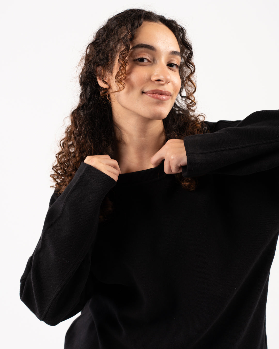 بلوزة نسائية من الكشمير بياقة دائرية