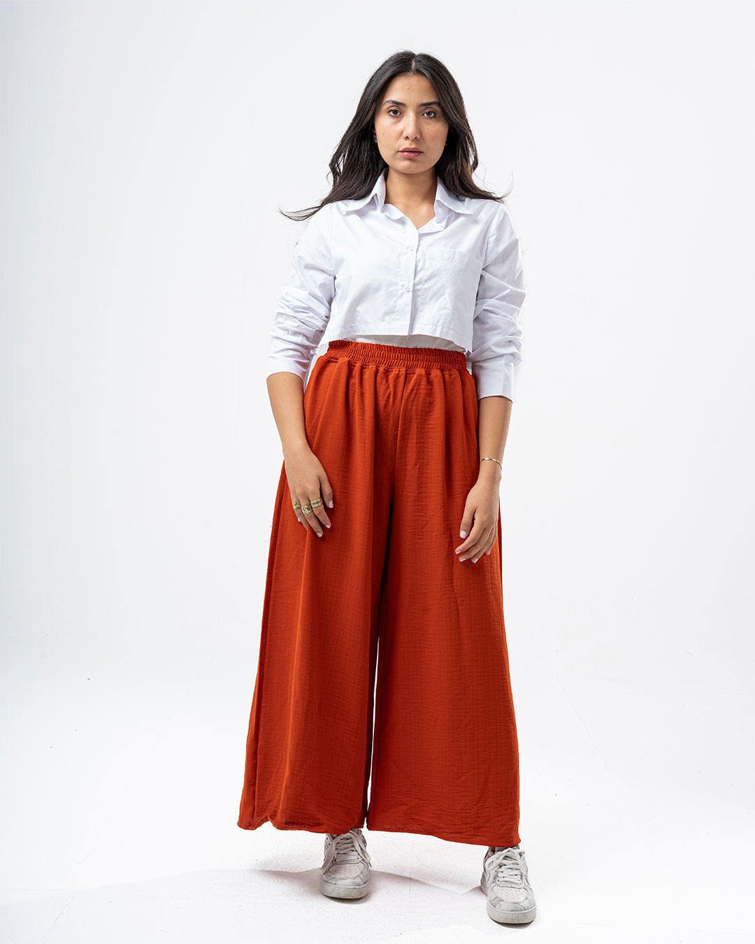 بلوزة قصيرة