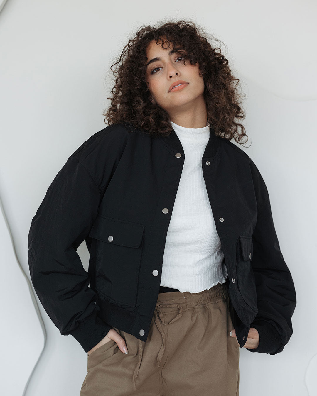 بلوفر نسائي مقاوم للماء