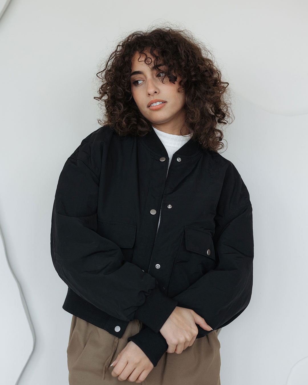 بلوفر نسائي مقاوم للماء