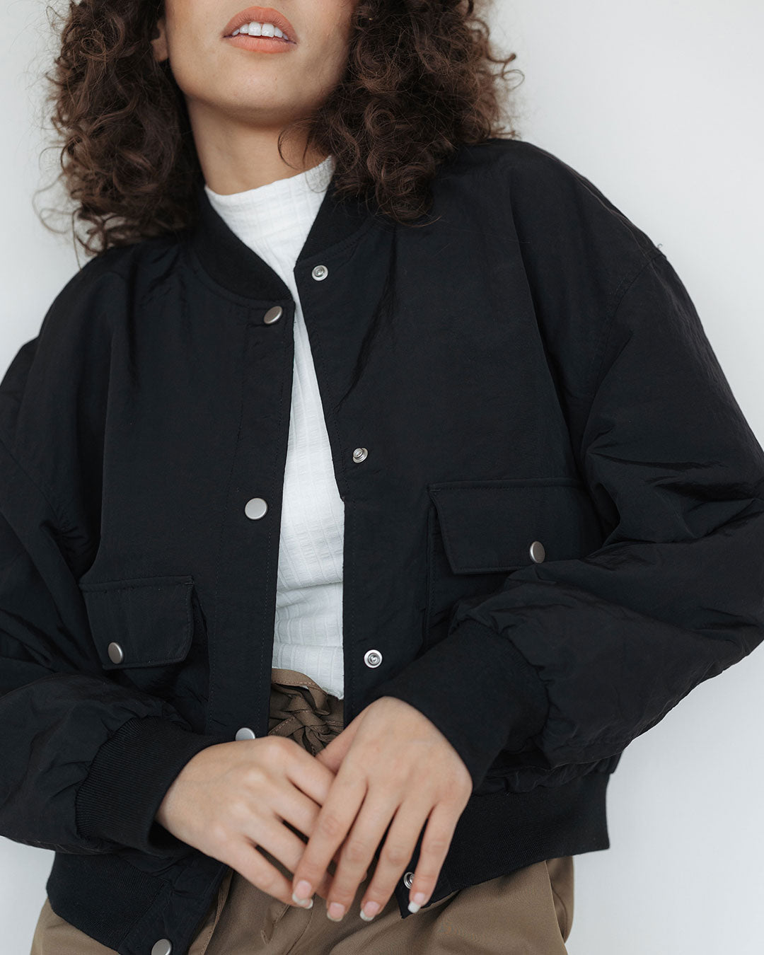 بلوفر نسائي مقاوم للماء