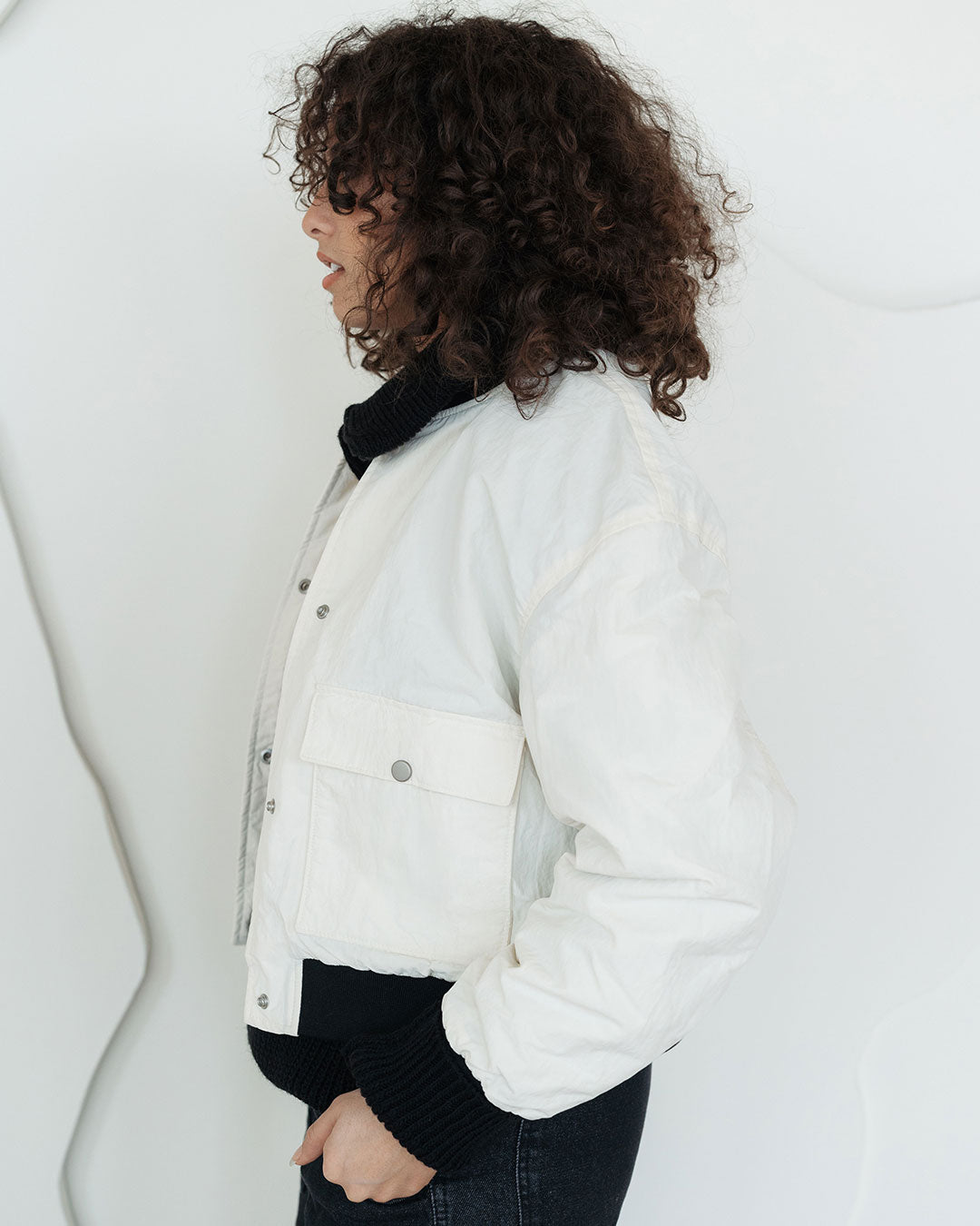 بلوفر نسائي مقاوم للماء