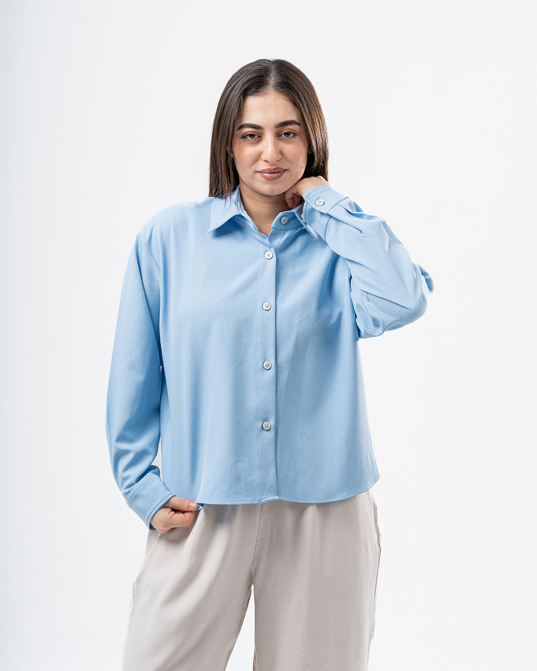 بلوزة بأكمام طويلة