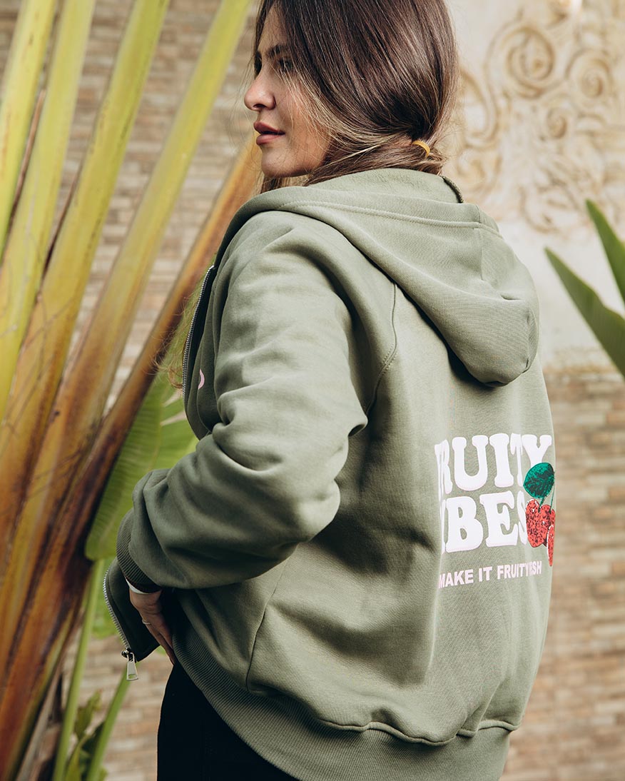 سويت شيرت نسائي بغطاء للرأس