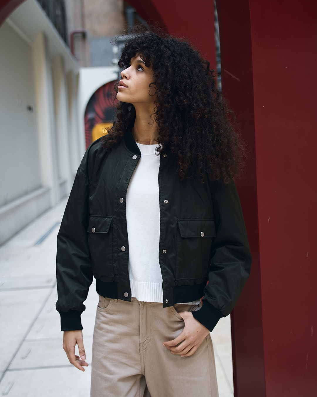 بلوفر نسائي مقاوم للماء