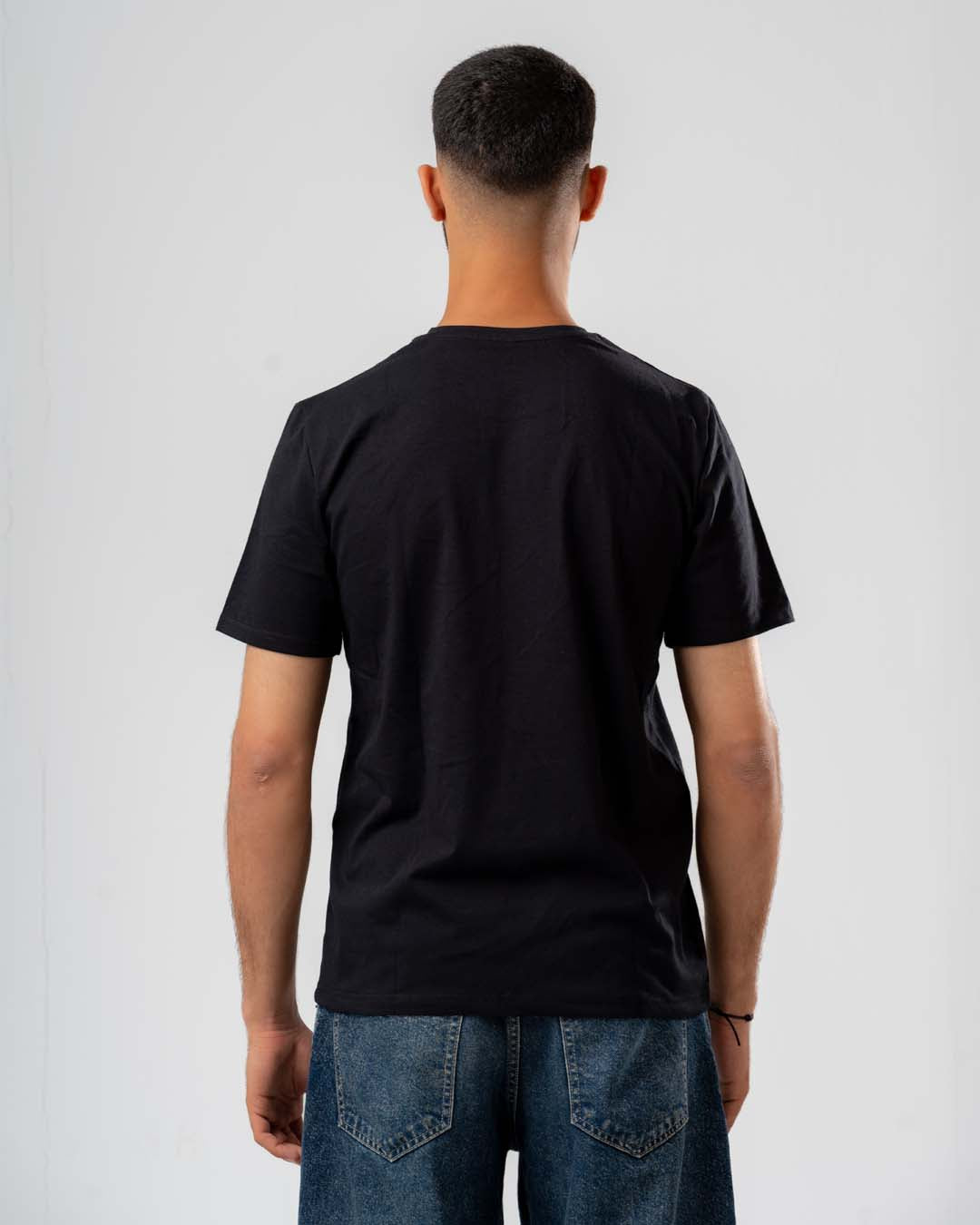 تي شيرت رجالي أساسي بأكمام قصيرة